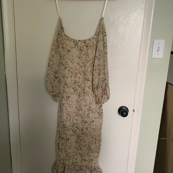 Cream and floral ruched dress - Picture 3 of 6
